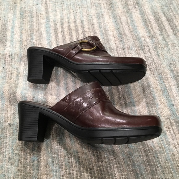 👠CLARKS WOMENS BROWN CLOGS SIZE 8 M - Picture 3 of 3
